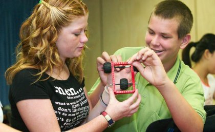 During the program, students live on campus, visit labs and talk to leading researchers, tour industrial and research facilities and take part in debates, lectures and dinners